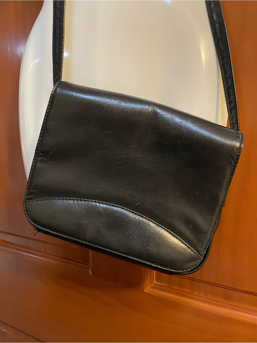 70’s-80’s Vintage High Quality Black Leather Crossbody Bag - Unbranded